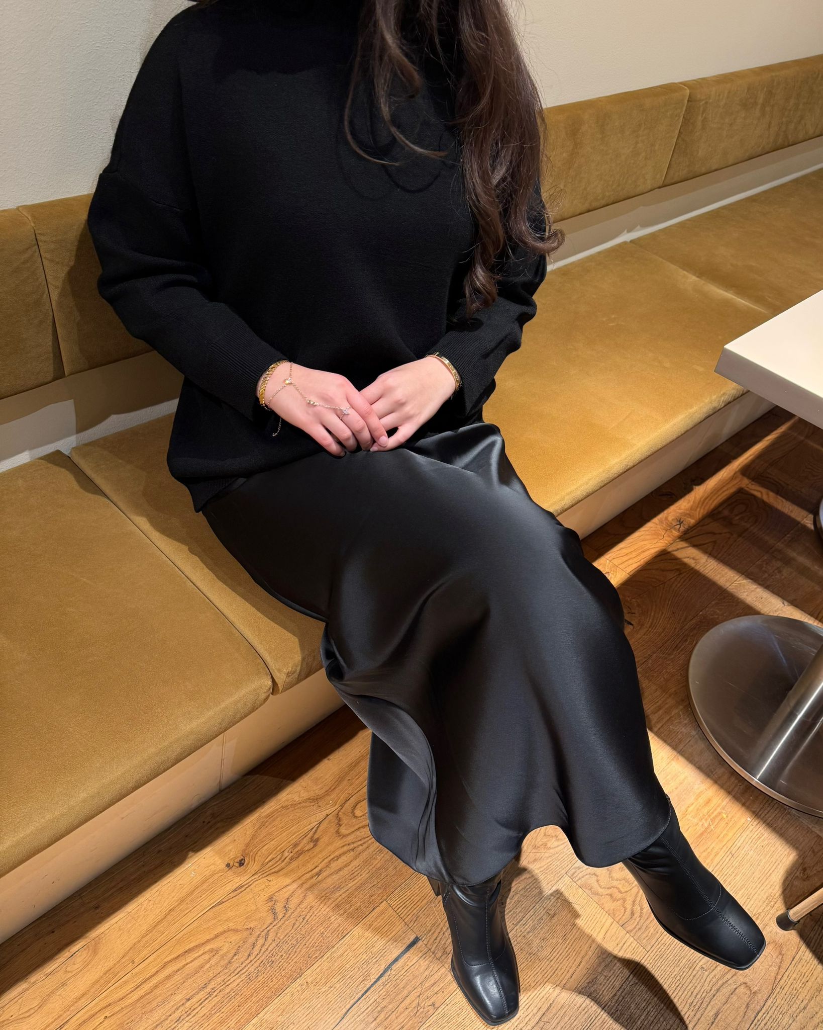 SET SWEATER-SATINSKIRT