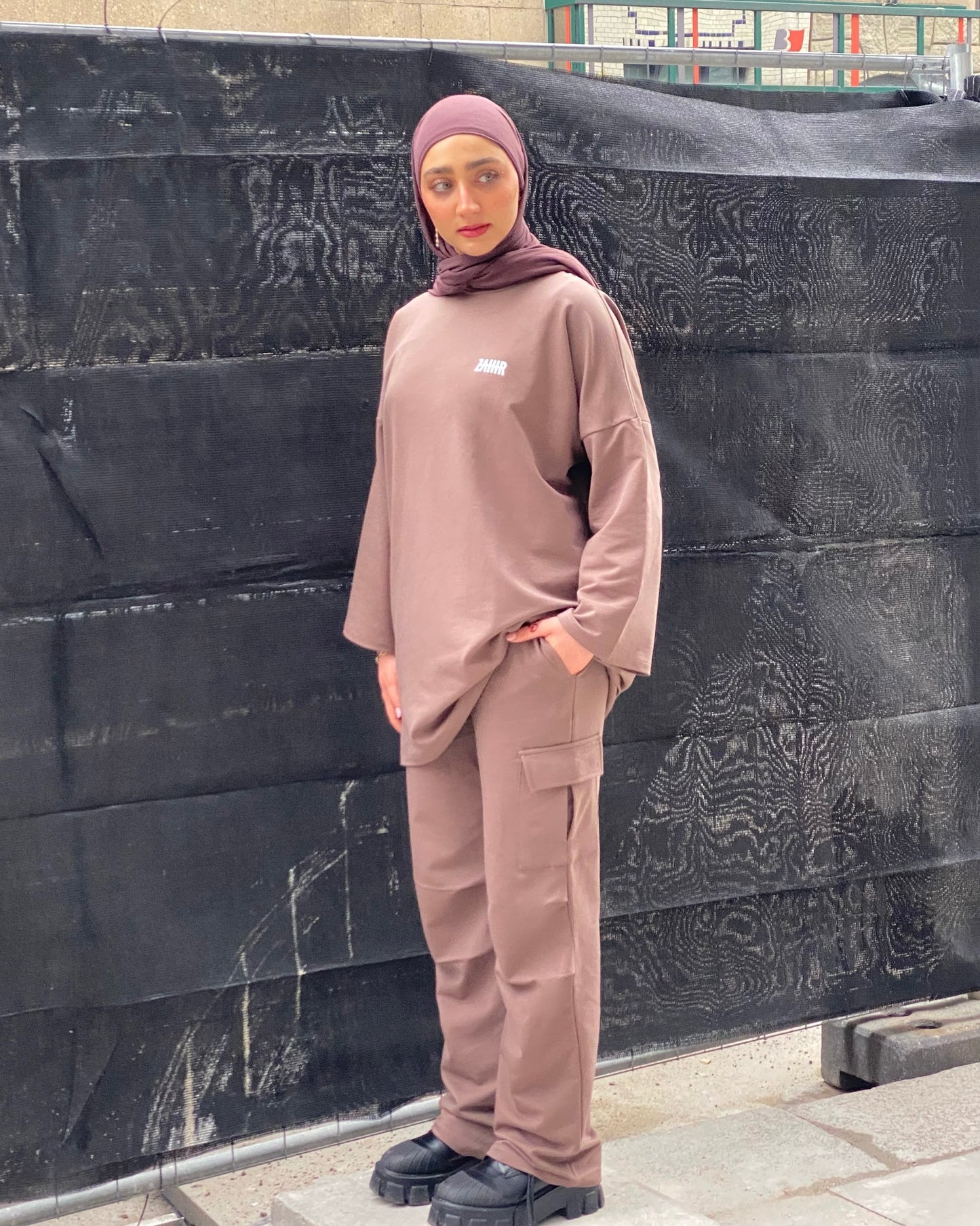 BAGGY CARGO PANTS - BROWN