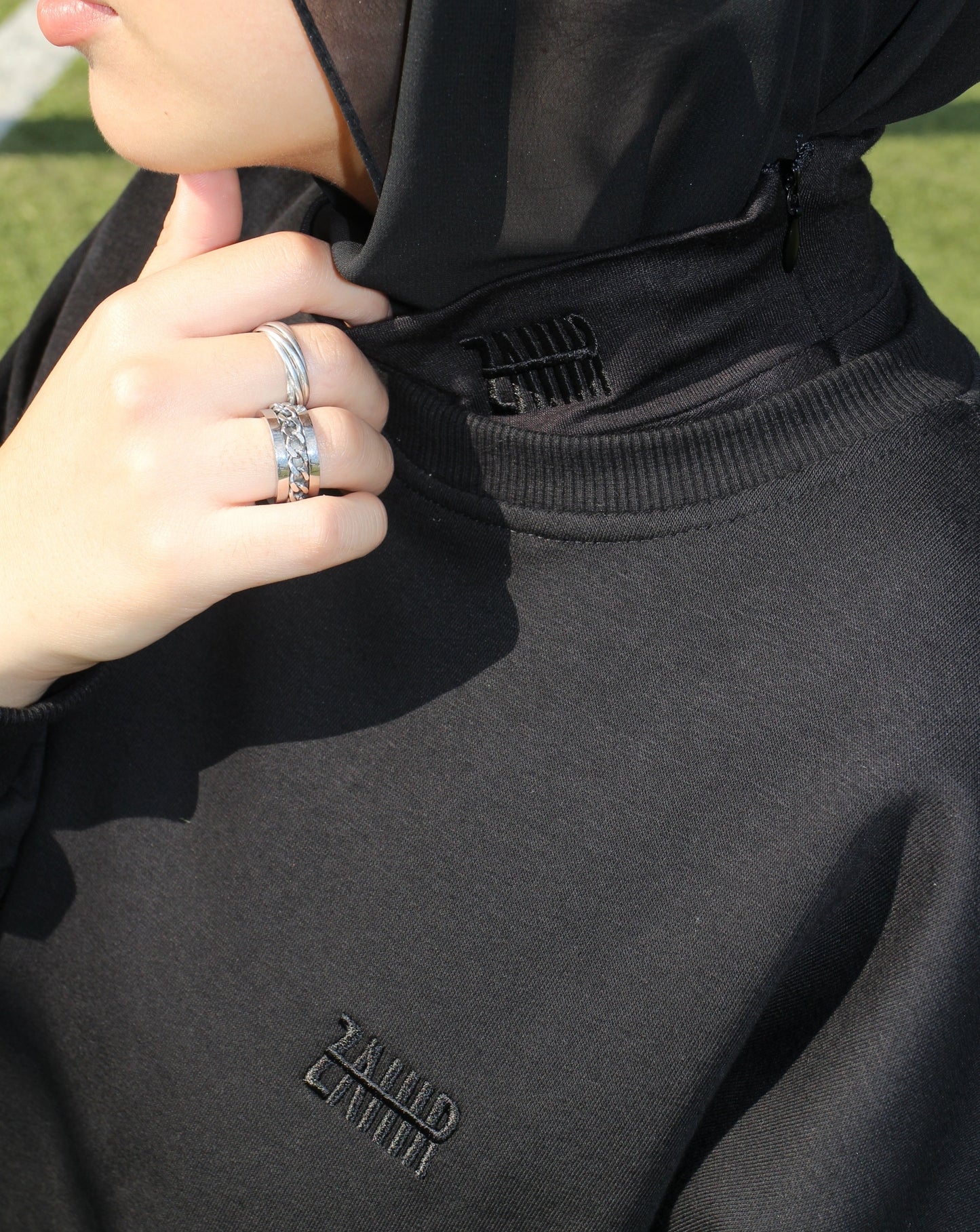 SWEATER UNDERSHIRT - BLACK