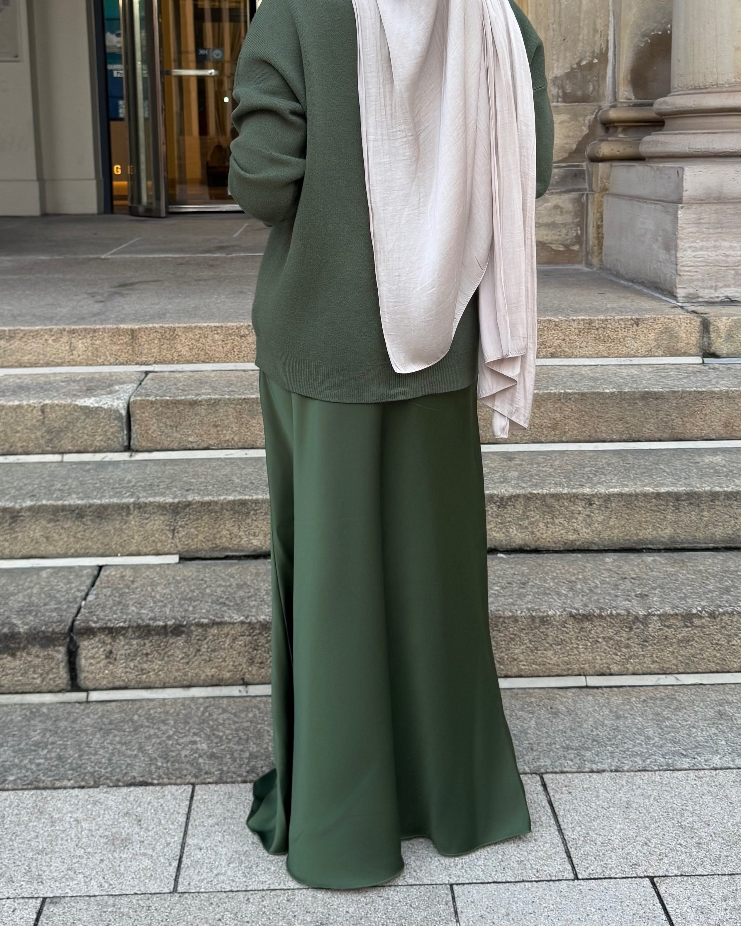 SET SWEATER-SATINSKIRT