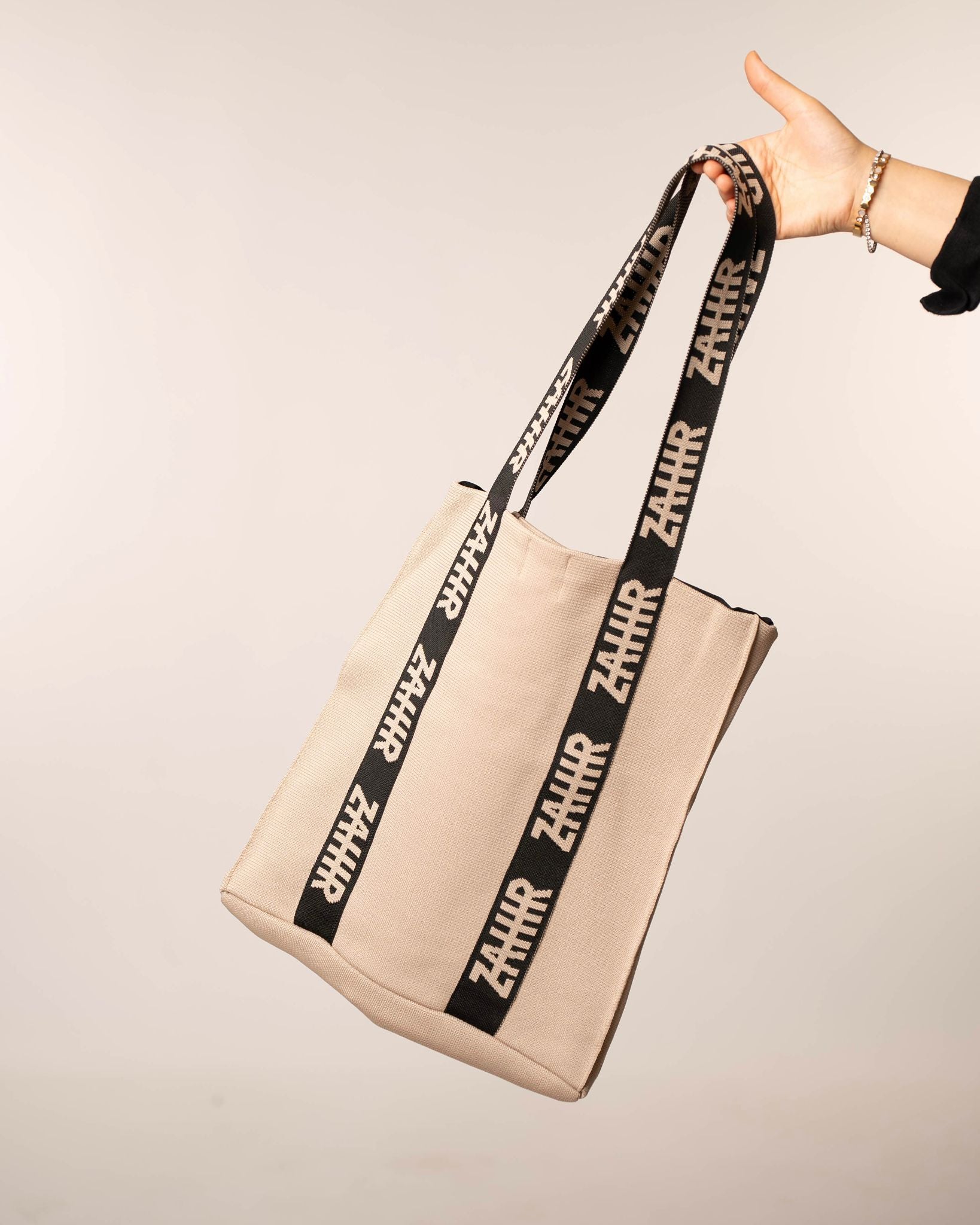 ZAHIR STATEMENT BAG BEIGE BLACK